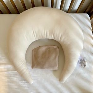 Snuggle Me Organic Feeding Support Pillow